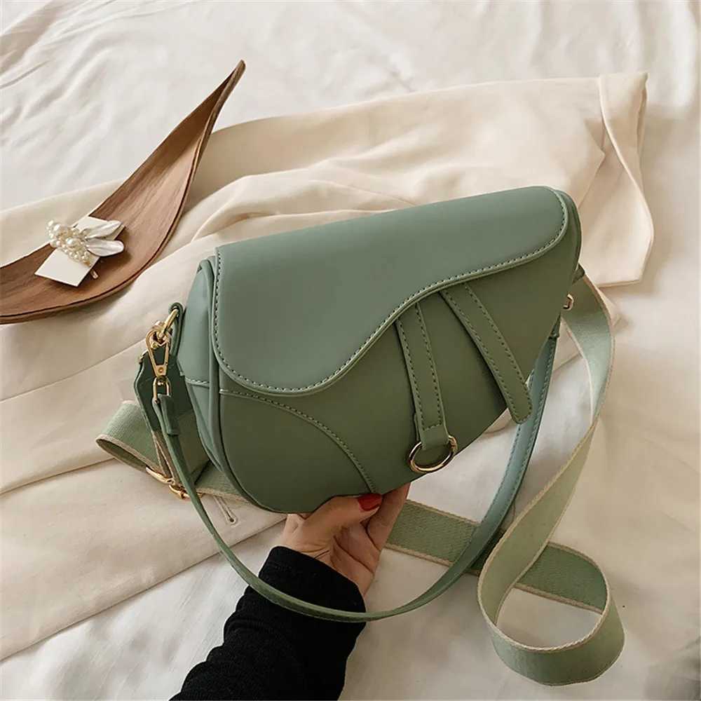 2022 New Womens Bag Leisure Saddle Bag Pu Solid Color Diagonal Bag Fashion Easy Matching Lady Handbags Z250702