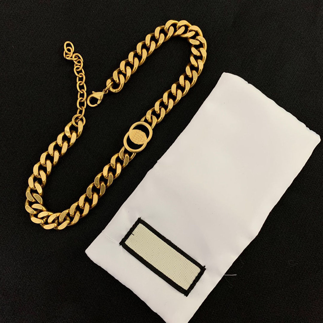 Necklaces, bracelets, earrings, a three-piece jewelry set designed by a high-end designer as a jewelry gift