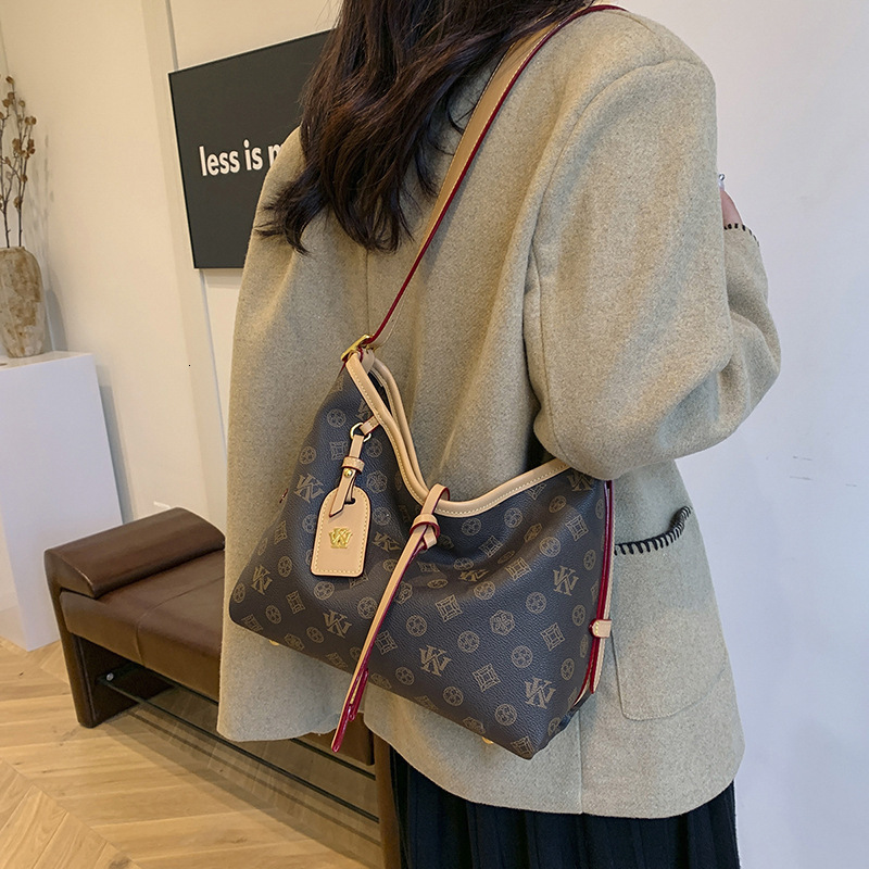 Free shipping designer High-End Large Capacity Bag for Women 2025 New Vintage Underarm Tote Bag Versatile Women Shoulder Bag Crossbody Bag
