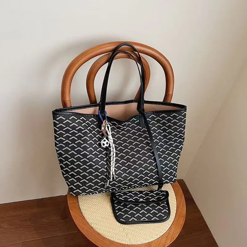 Designer bag shoulder bag tote bag luxurious and fashionable new style small cowhide vegetable basket handbag travel shopping bag large capacity versa
