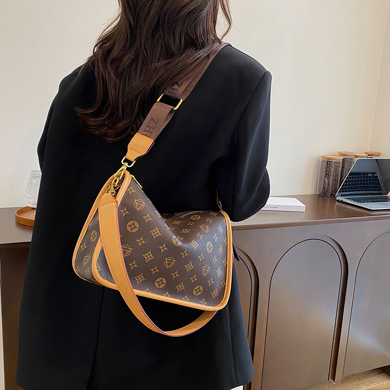 Free shipping designer High-End Large Capacity Bag for Women 2025 New Vintage Print Pillow Bag Commuter Women Shoulder Bag Crossbody Bag