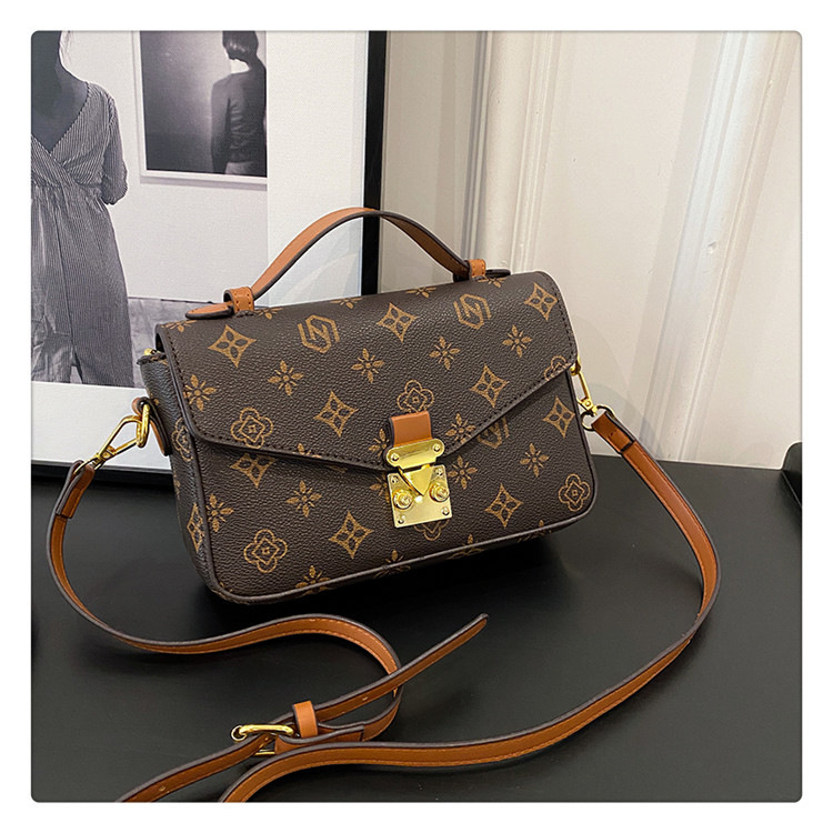 Free shipping designer Handbag Small Square Bag Women Bag Versatile Shoulder Bag Casual Crossbody Bag 2025 New High-end Retro Messenger Bag Women Bag