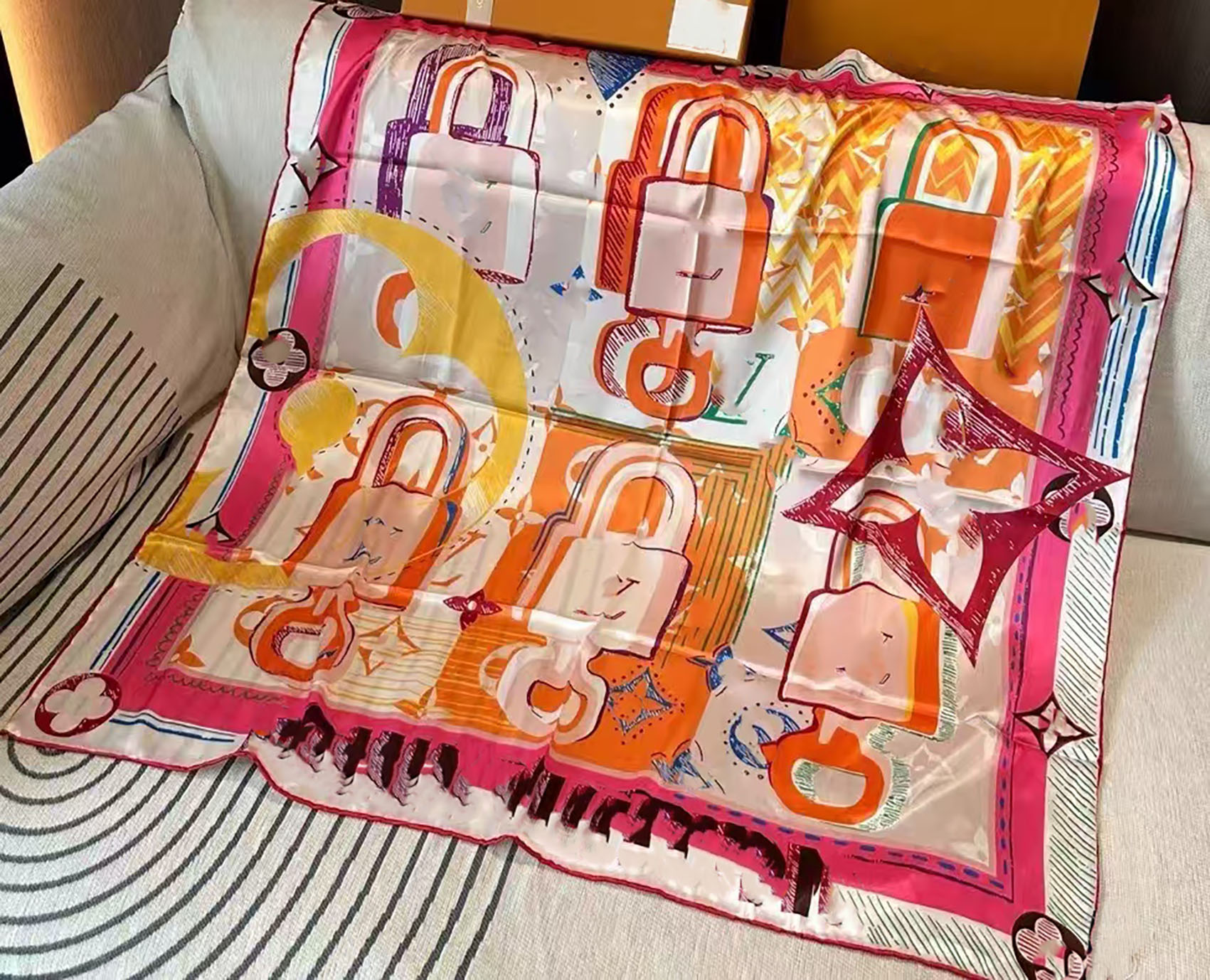 Designer Woman Silk Scarf Fashion Letter Headband Brand Small Scarf Variable Headscarf Accessories Activity Gift Unlocked Square