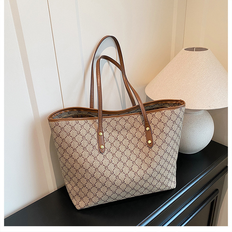 Free shipping designer High-End Commuter Underarm Tote Bag for Women 2025 New Vintage Large Capacity Versatile Shoulder Bag