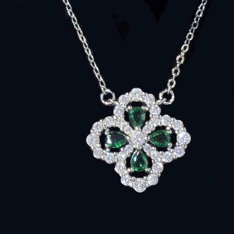 DHcollections Versa 22 New Product PT950 Platinum Plated Four-Leaf Clover Pendant for Women Full Dia Clavicle Chain Fresh Neck Jewelry