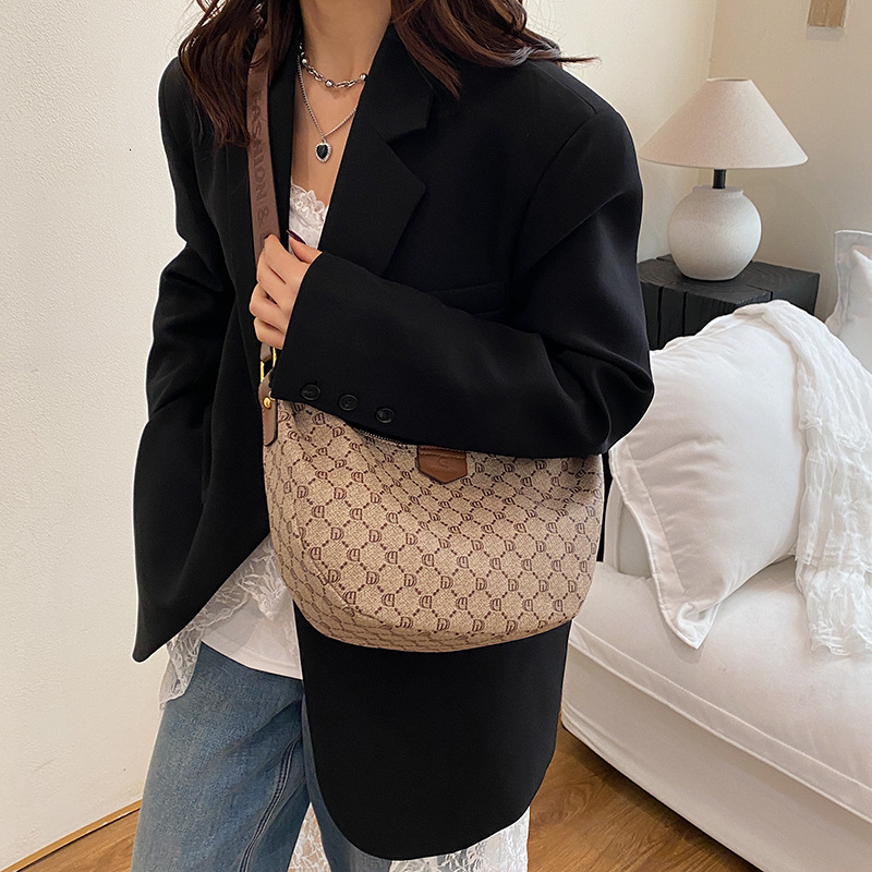 Free shipping designer High-End Large Capacity Dumpling Bag for Women 2025 New Crescent Bag Internet Celebrity Pea Bag Single Shoulder Crossbody Bag