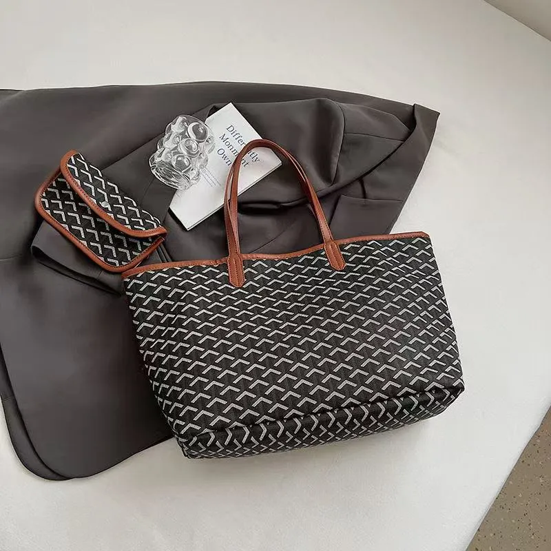 Designer bag shoulder bag tote bag luxurious and fashionable new style small cowhide vegetable basket handbag travel shopping bag large capacity versa