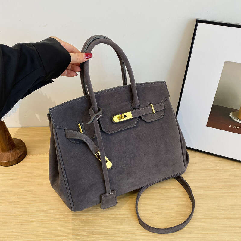 Light Luxury Handbag For Women 2024 New Autumn Winter Large Capacity Commuter Shoulder Crossbody Bag