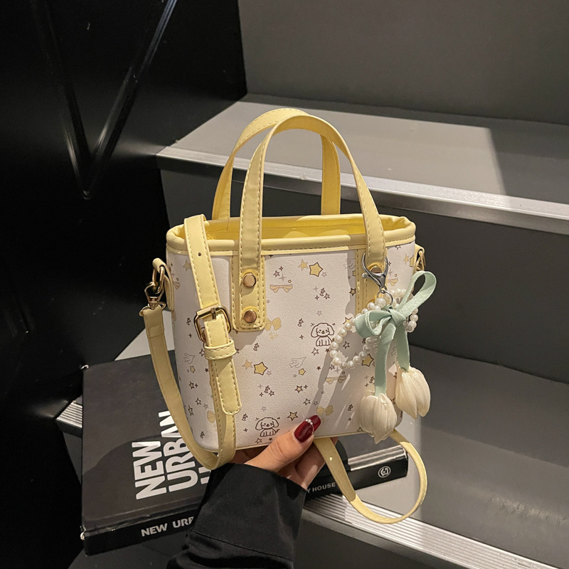 Designer Bag Luxury Bag Free Shoulder Bag Shipping Designer Bags Summer Bread Dog Cloud Roaming Female Commuter Fashion Handheld Shoulder Yellow