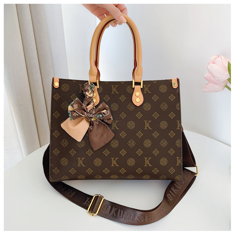 Free shipping designer High-End Fashion Handbag Tote Bag Women Bag 2025 New Large Capacity Bag Retro Commuter Shoulder Bag Crossbody Bag
