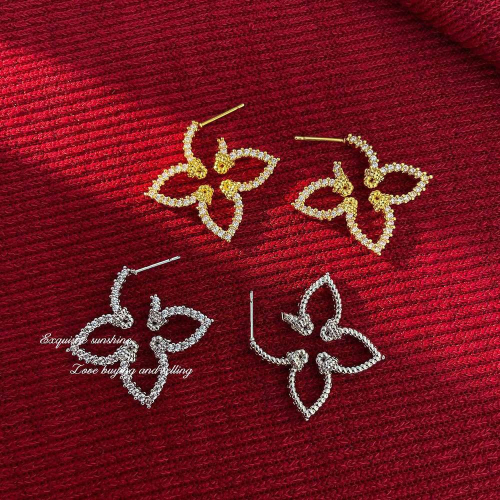DHcollections New Gifts High Quality Classic Four Leaf Flower Exquisite Jewelry Copper Accessories Fashion Stud Earrings for Women