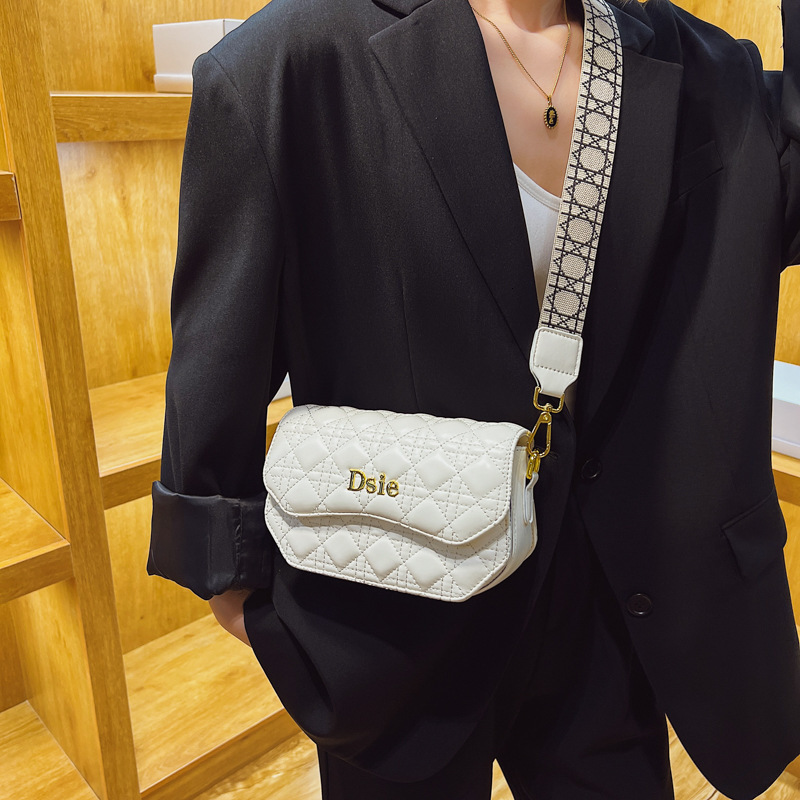Free shipping designer High-End Fashion Trend Quilted Small Square Bag for Women 2025 New Wide Shoulder Strap Single Shoulder Bag Casual Crossbody Bag
