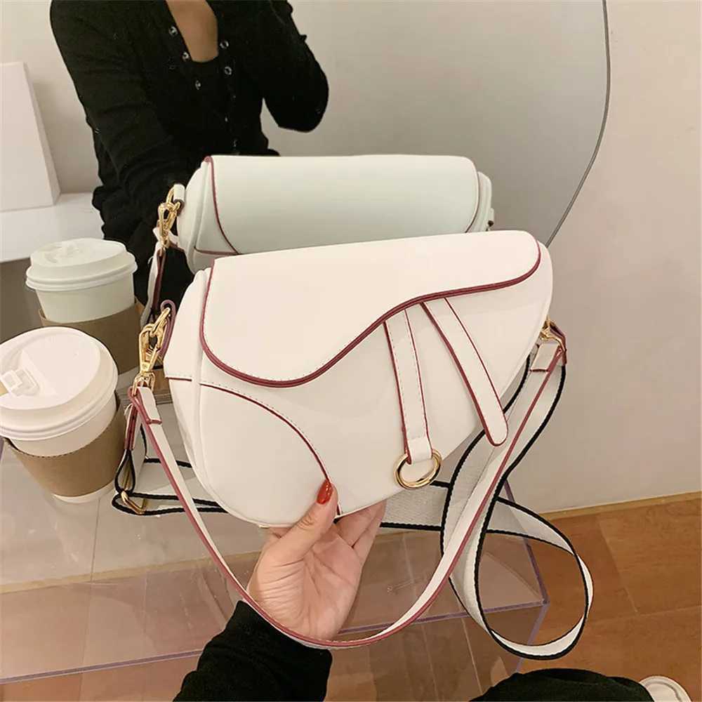 2022 New Womens Bag Leisure Saddle Bag Pu Solid Color Diagonal Bag Fashion Easy Matching Lady Handbags Z250702