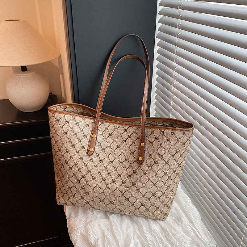 Free shipping designer High-End Commuter Underarm Tote Bag for Women 2025 New Vintage Large Capacity Versatile Shoulder Bag