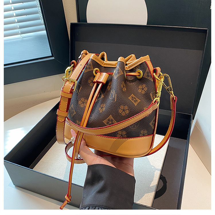 Free shipping designer High-End Fashion Lucky Bag Drawstring Bucket Bag Women Bag 2025 New Retro Print Shoulder Bag Women Crossbody Bag