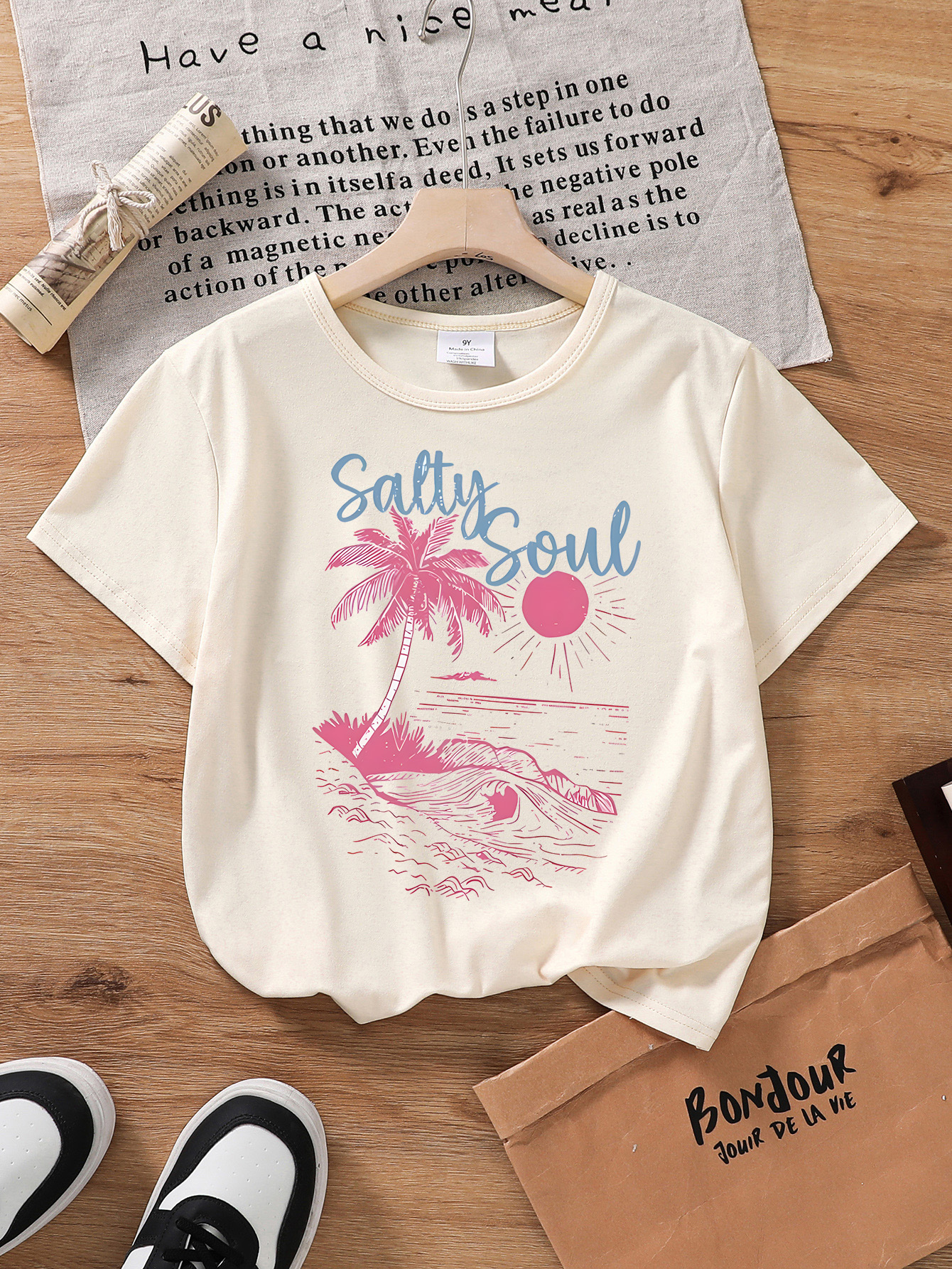 Fashion Womens Cotton Tee for Hot Weather Light & Airy Round Collar Design Girls' summer T-shirts are light, breathable and fashionable T-shirt p