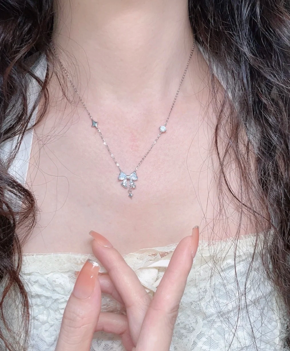 Chic Girl's Jewelry: Sparkling Star Shaped Sterling Silver Chain Pendant