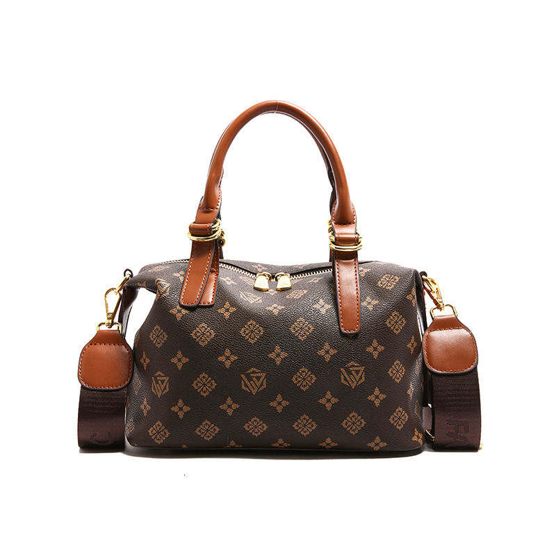 Free shipping designer High-end Fashion Wide Strap Handbag Small Square Bag Women Bag 2025 New Retro Women Bag Single Shoulder Bag Crossbody Bag Trend