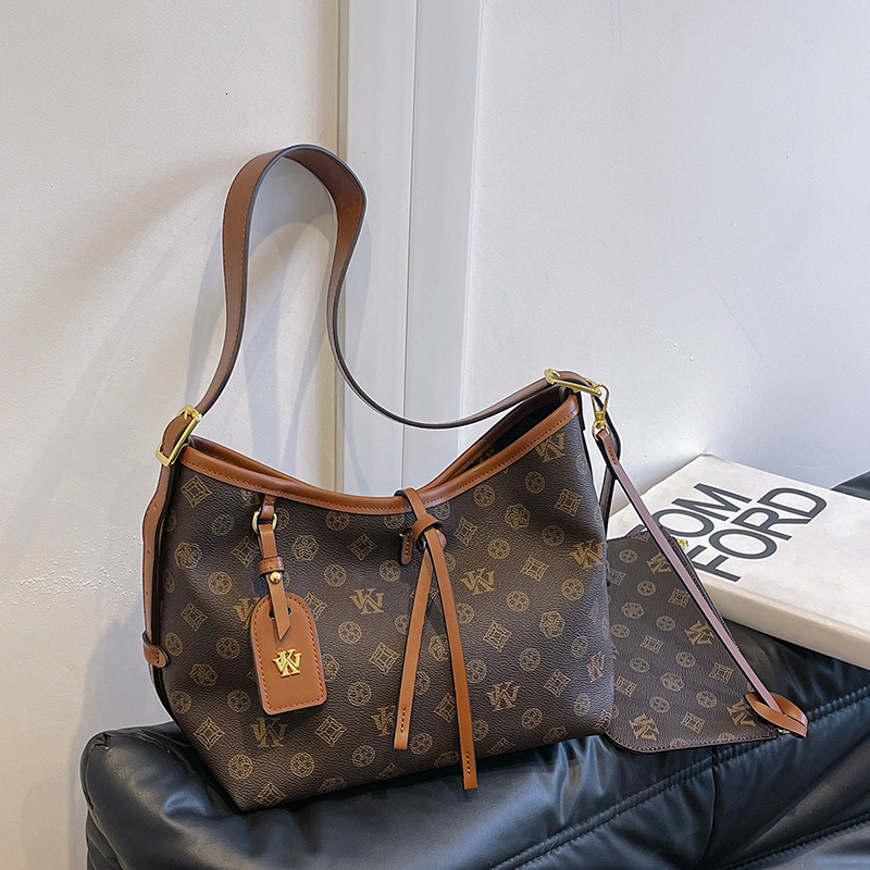 Free shipping designer High-End Large Capacity Bag for Women 2025 New Vintage Underarm Tote Bag Versatile Women Shoulder Bag Crossbody Bag