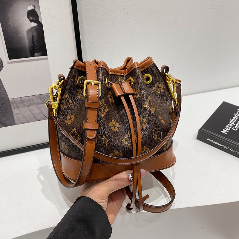 Free shipping designer High-End Fashion Lucky Bag Drawstring Bucket Bag Women Bag 2025 New Retro Print Shoulder Bag Women Crossbody Bag