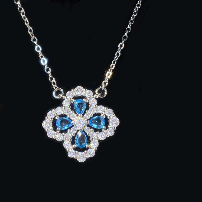 DHcollections Versa 22 New Product PT950 Platinum Plated Four-Leaf Clover Pendant for Women Full Dia Clavicle Chain Fresh Neck Jewelry