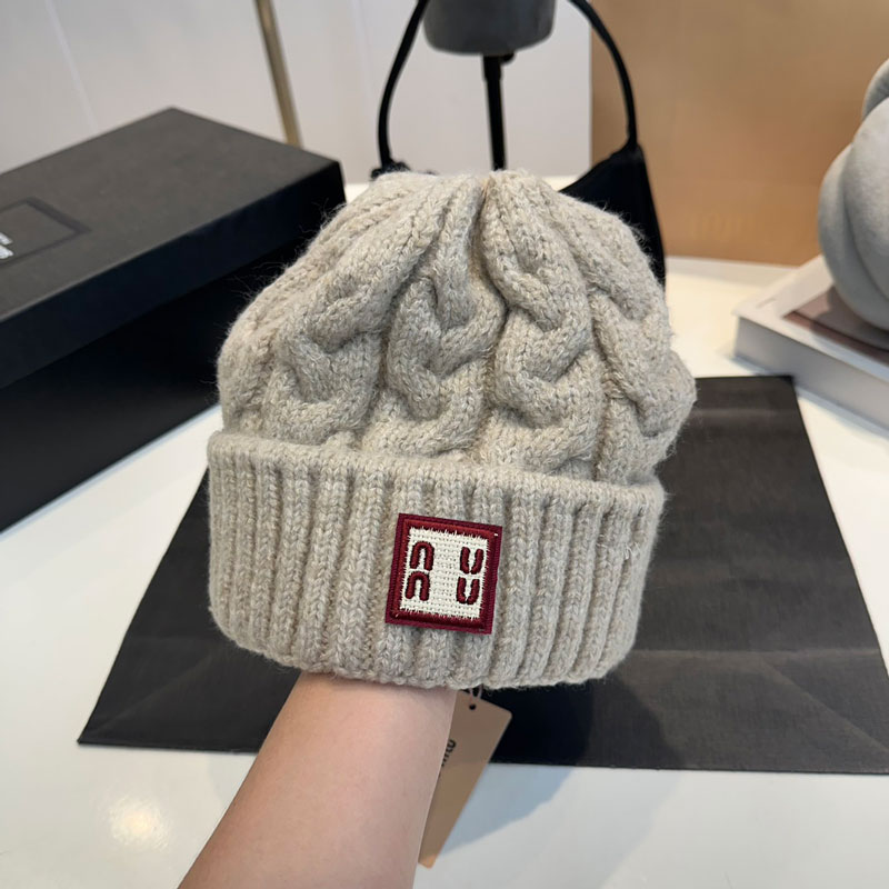 Luxury designer beanies Teddy wool beanies classic fashion multi color letters unisex all match travel essentials exquisite gift box