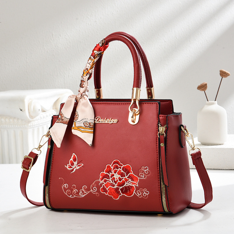 Free Shipping Designer Bag High-end Gift For New Chinese Style Embroidered Crossbody Bag For Mom Middle-aged Women Handbag New Summer Model