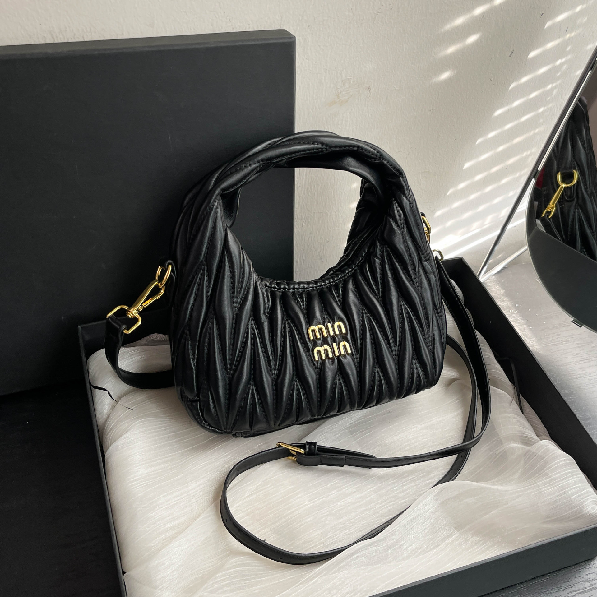 Luxury Designer Bag Top Quality Womens Shoulder Bag Armpit Bag Half Moon Bag Handbag Lines Single Shoulder Strap Portable Crossbody Bag Multifunctiona