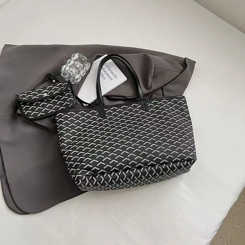 Designer bag shoulder bag tote bag luxurious and fashionable new style small cowhide vegetable basket handbag travel shopping bag large capacity versa