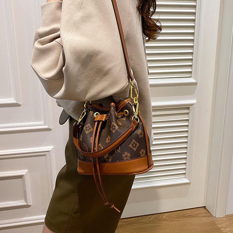 Free shipping designer High-End Fashion Lucky Bag Drawstring Bucket Bag Women Bag 2025 New Retro Print Shoulder Bag Women Crossbody Bag