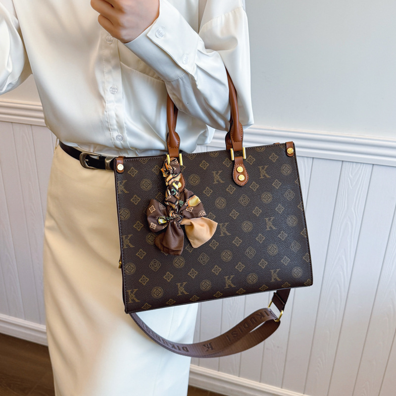Free shipping designer High-End Fashion Handbag Tote Bag Women Bag 2025 New Large Capacity Bag Retro Commuter Shoulder Bag Crossbody Bag