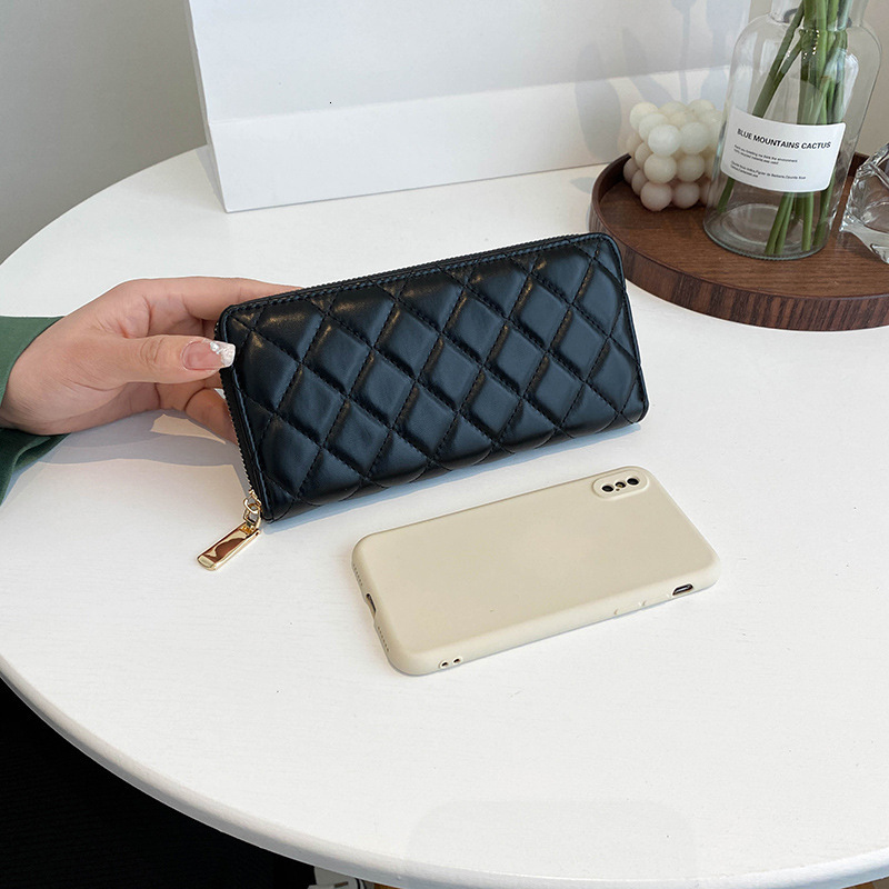 Designer Wallet 2025 New Women's Wallet European And American Fashion Quilted Embroidery Medium Long Evening Clutch PU Wallet Luxury Bag Coin Pur