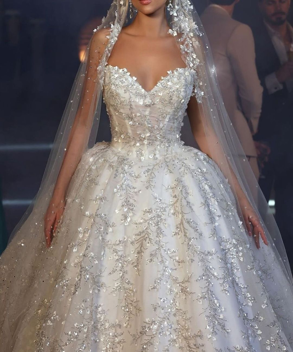 Sequined Floral Lace Wedding Dresses A Line Strapless Bridal Gowns Princess Style Custom Made Castle Garden Dresses for Engagement Birthday