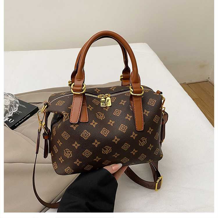 Free shipping designer High-end Fashion Wide Strap Handbag Small Square Bag Women Bag 2025 New Retro Women Bag Single Shoulder Bag Crossbody Bag Trend