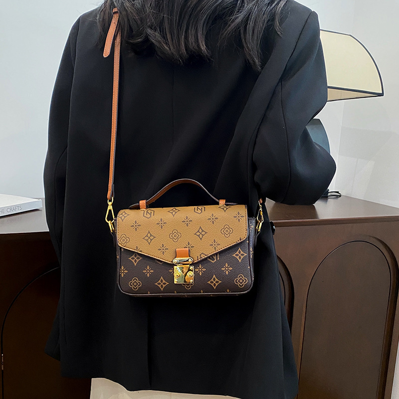 Free shipping designer Handbag Small Square Bag Women Bag Versatile Shoulder Bag Casual Crossbody Bag 2025 New High-end Retro Messenger Bag Women Bag