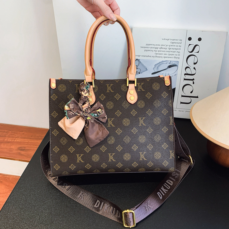Free shipping designer High-End Fashion Handbag Tote Bag Women Bag 2025 New Large Capacity Bag Retro Commuter Shoulder Bag Crossbody Bag
