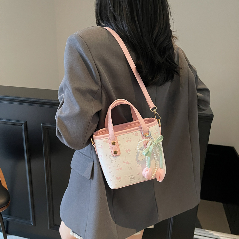 Designer Bag Luxury Bag Free Shoulder Bag Shipping Designer Bags Summer Bread Dog Cloud Roaming Female Commuter Fashion Handheld Shoulder Yellow