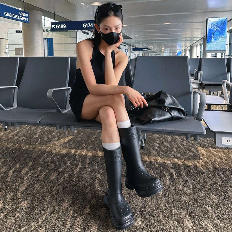 Paris Thick-Soled Rain for Women, Fashionable Outdoor Water Mid-Calf Trendy Hole Shoes, Versatile Height-Increasing Long Boots, Riding Boots
