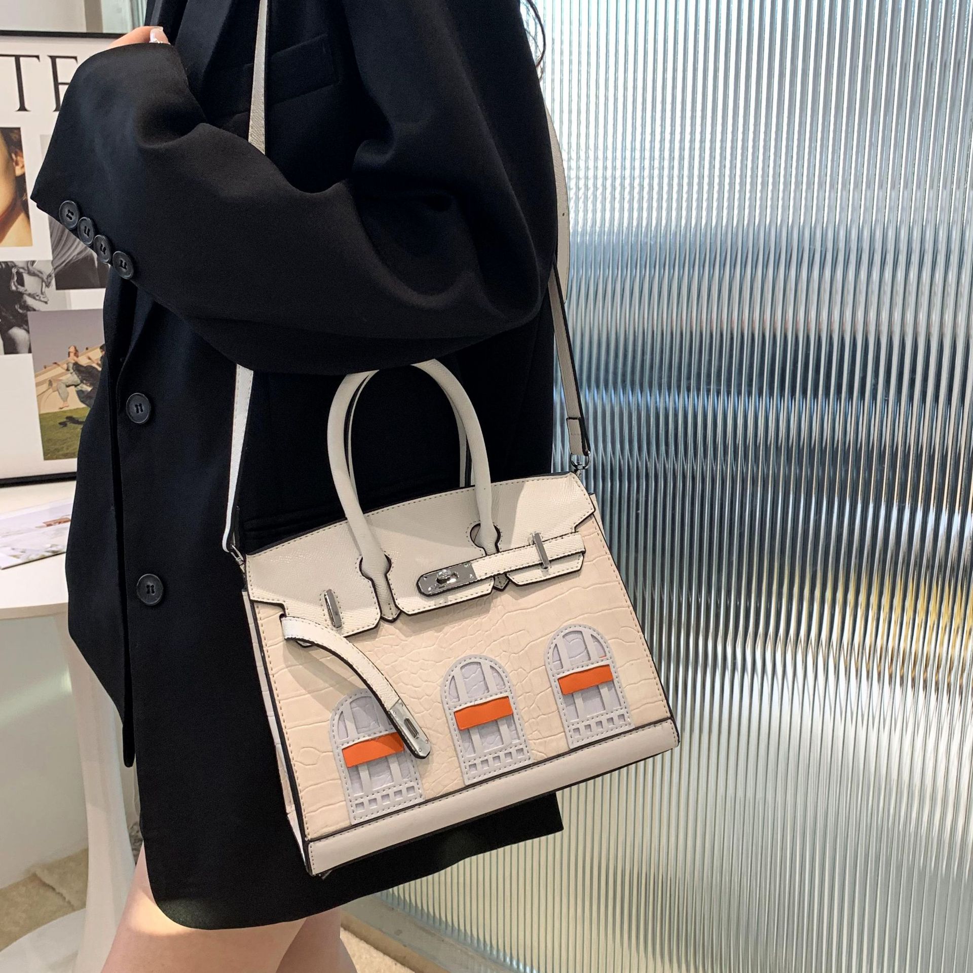 2025 Free Shipping Designer Luxury Women Fashionable color blocked small house bag versatile hand held crossbody bag for women