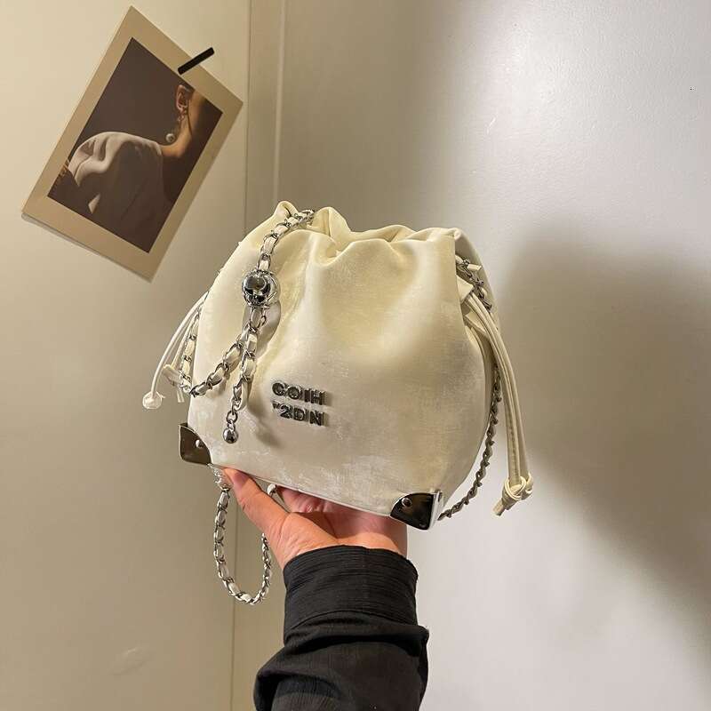 Autumn Winter Niche Versatile Drawstring Bucket For Women 2024 New Fashion Chain Simple Shoulder Crossbody Bag