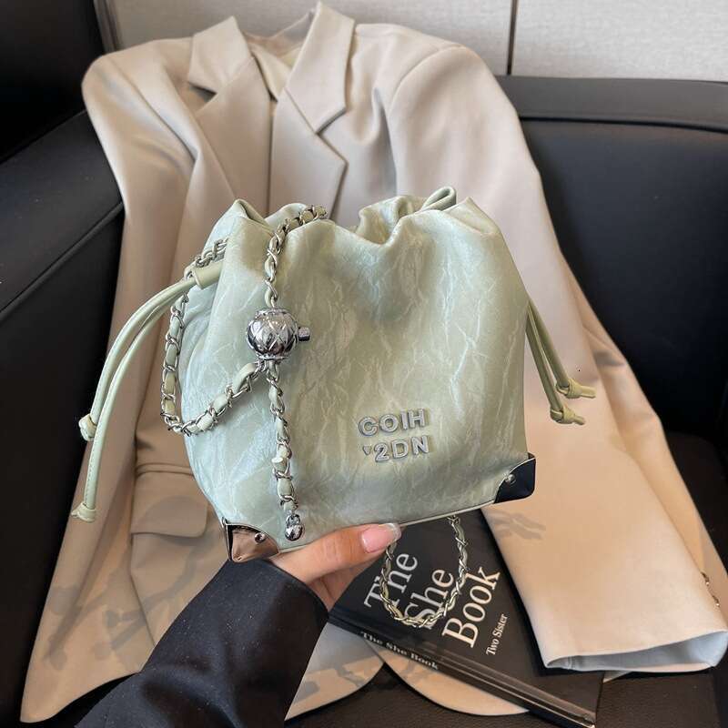 Autumn Winter Niche Versatile Drawstring Bucket For Women 2024 New Fashion Chain Simple Shoulder Crossbody Bag