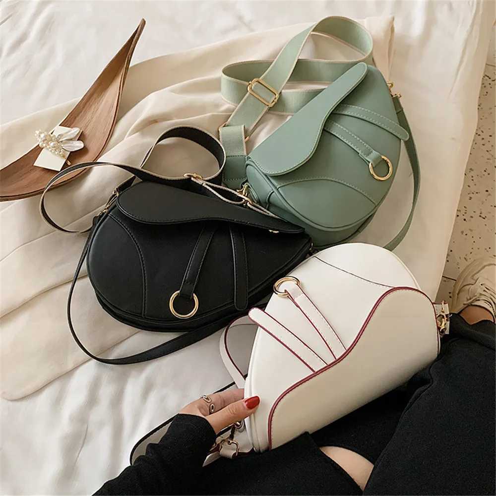 2022 New Womens Bag Leisure Saddle Bag Pu Solid Color Diagonal Bag Fashion Easy Matching Lady Handbags Z250702