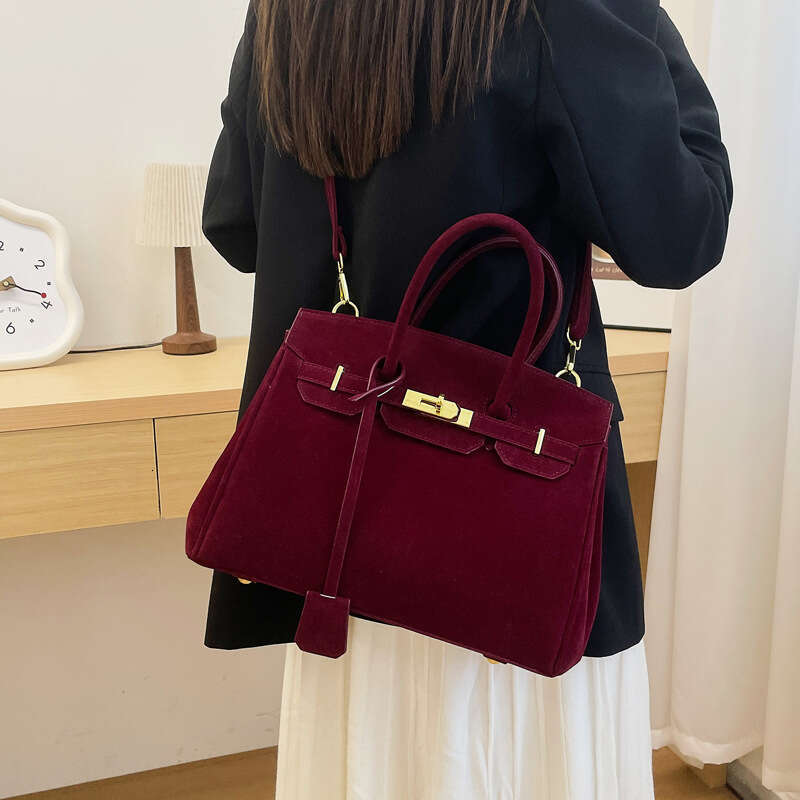 Light Luxury Handbag For Women 2024 New Autumn Winter Large Capacity Commuter Shoulder Crossbody Bag