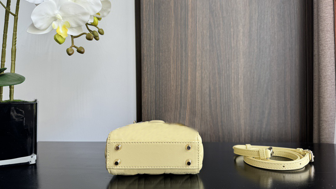 10A upgraded magnetic hasp metal handles chip authentication mini caviar sheepskin womens chain wallets with box purses shoulder crossbody bag handbag