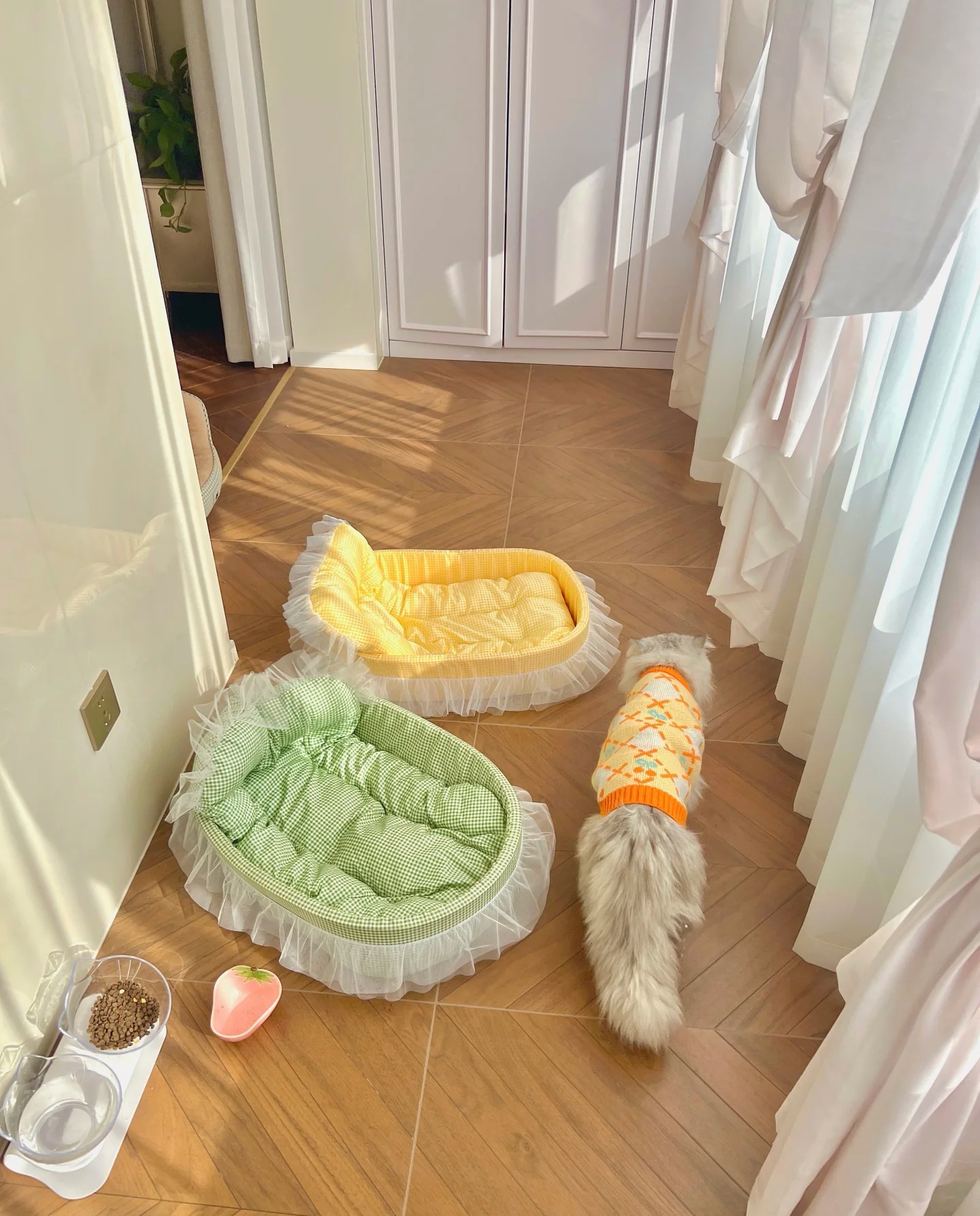 Stylish Cat Cafe Furniture - Pet-Safe & Durable Couches