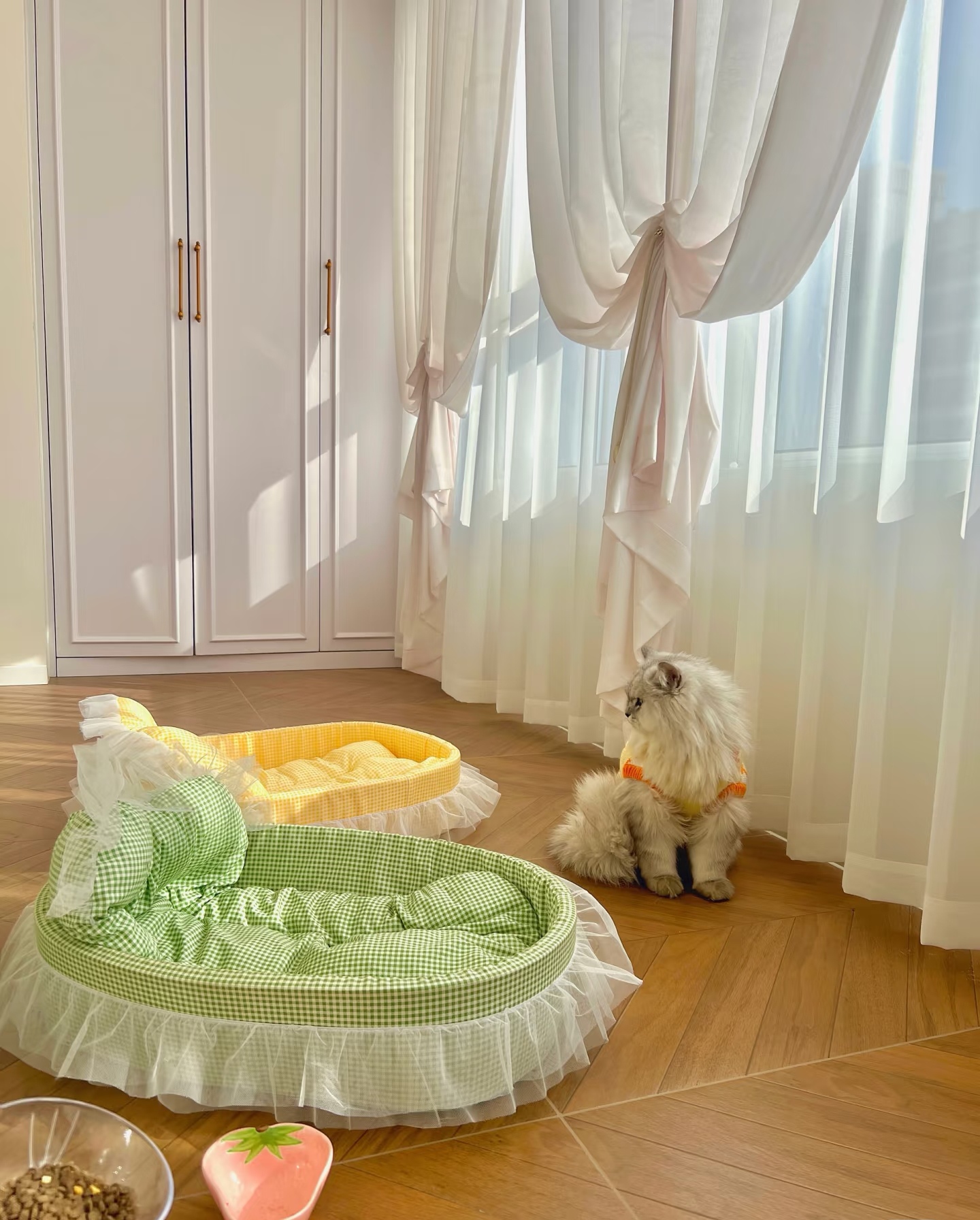 Stylish Cat Cafe Furniture - Pet-Safe & Durable Couches