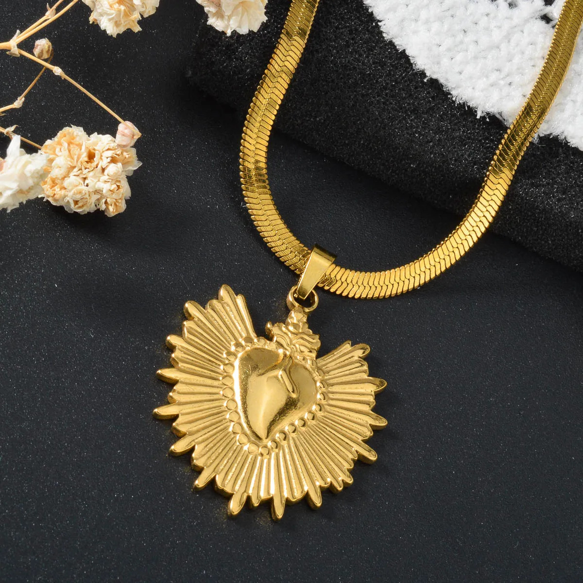 Romantic Heart Around The Fins Pendant Necklaces Woman Trend Vintage Heart Drop Earrings For Women Jewelry Gift For Birthday 250701