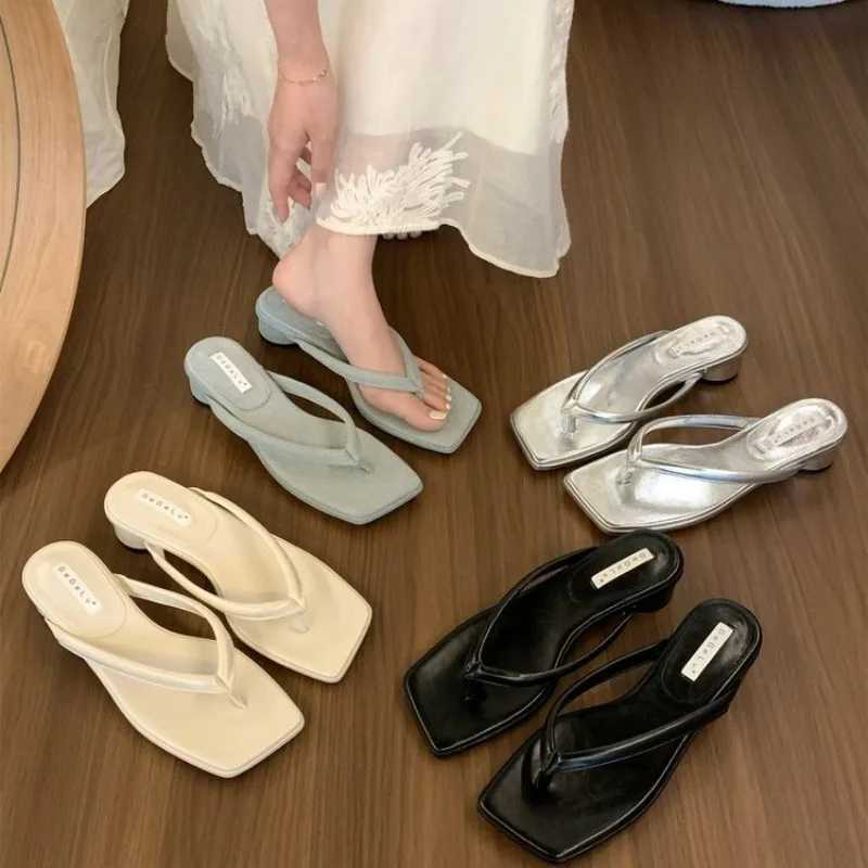 2024 New Womens Slippers Summer Square Head Thick Sole Women Wedge Beach Shoes Simple Flip-flops Womens Shoes W250704