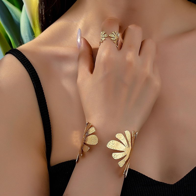 1 of 3 Pieces Earrings Bracelet Ring Set Luxurious Exquisite Trendy Personality