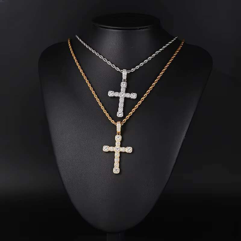 Hot Sale High Quality Fashion Luxury Iced Out Moissanite/Zircon Cross Pendant for Necklaces